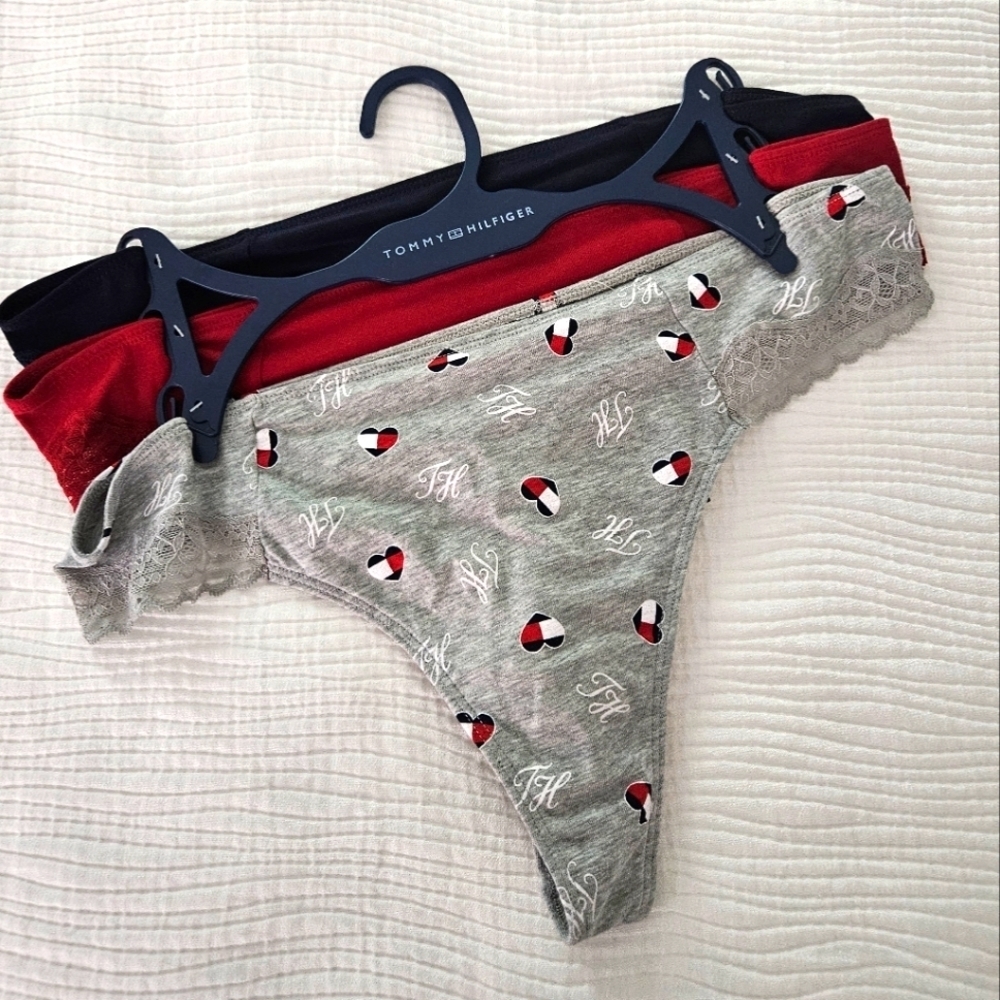 Tommy Hilfiger size large thong set